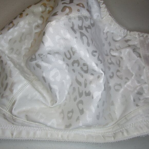 JUST MY SIZE by HANES BRA C50/115 Wht Lot of 2 - Picture 4 of 8